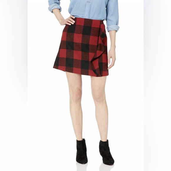 NWT J. Crew Buffalo Plaid Red and Black Checkered Ruffle Mini Skirt Sz 6 Holiday - Picture 1 of 3